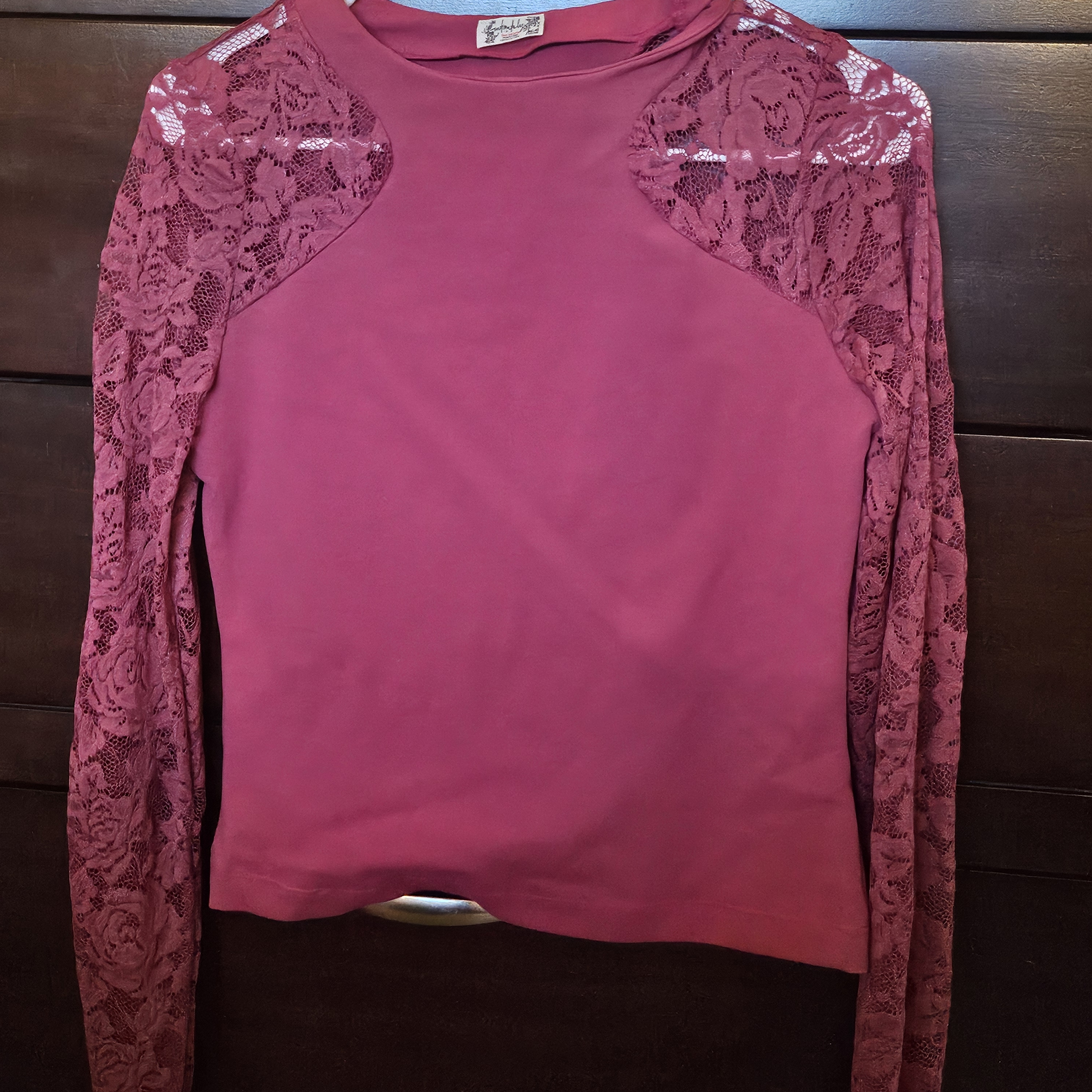 Vintage Havana Women's Lace Sleeve Long-Sleeve Top - Raspberry